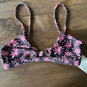 ACACIA - Tali Top. M. Madonna print.